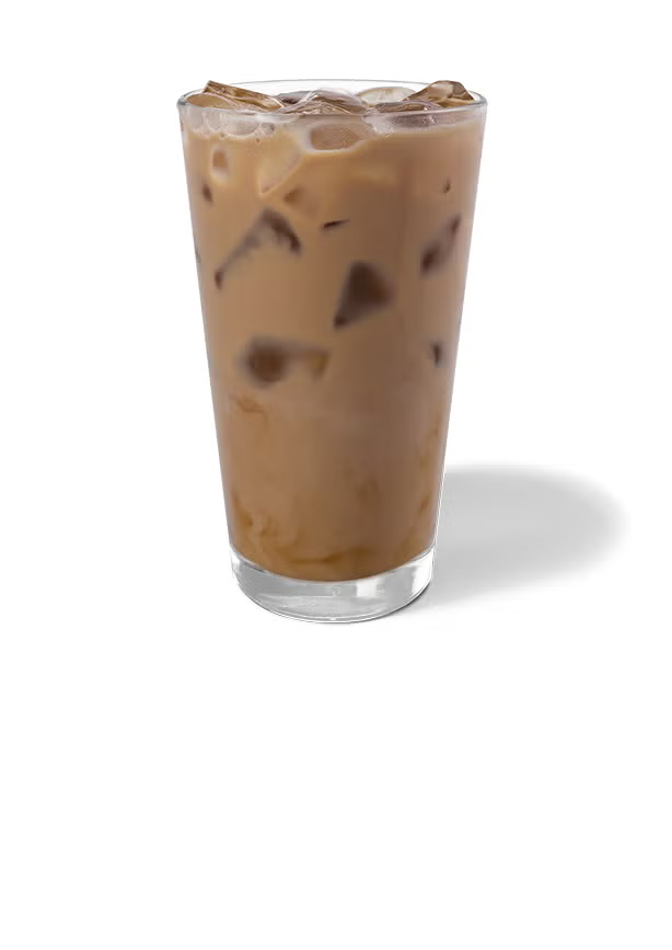 En iced latte i et højt glas