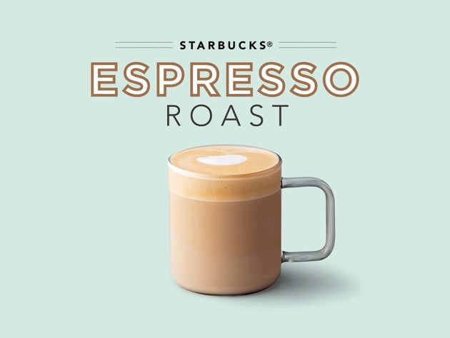En Starbucks Espresso Roast-kaffe i et glasskrus